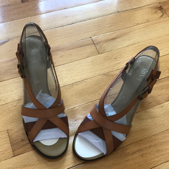 Brand new two tone natural leather sandals - Picture 2 of 5